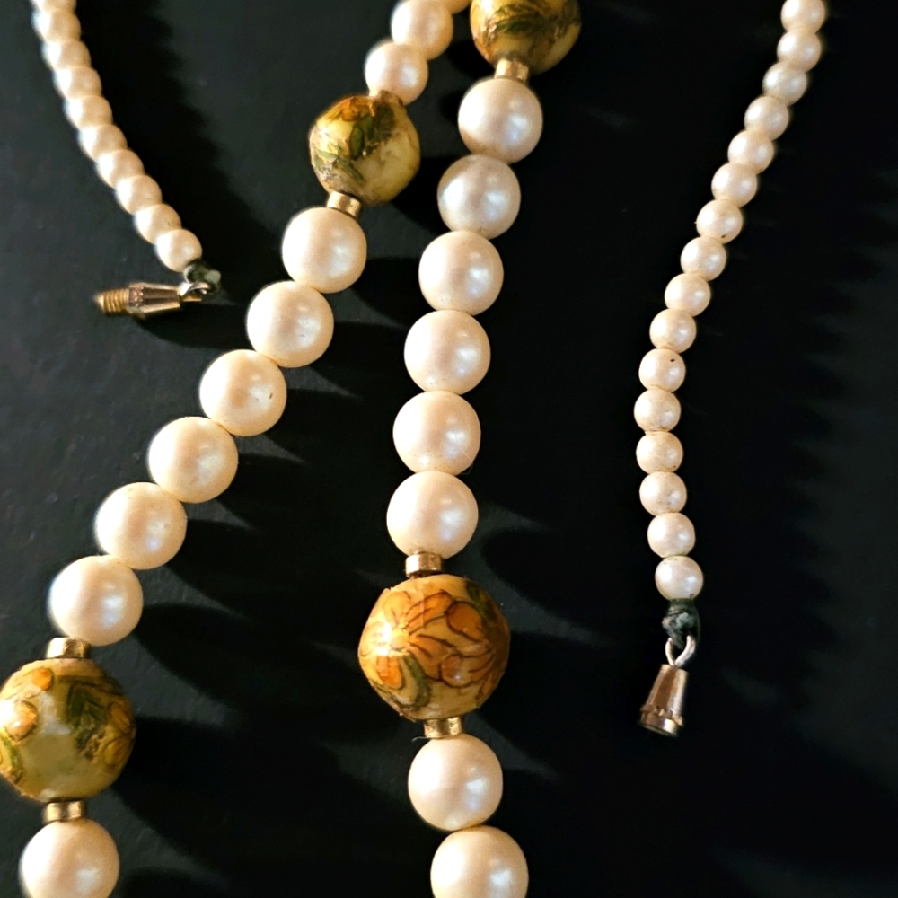 Pearl style necklace with colored stones